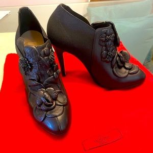Authentic Valentino Womens Flower Booties Sz38 1/2